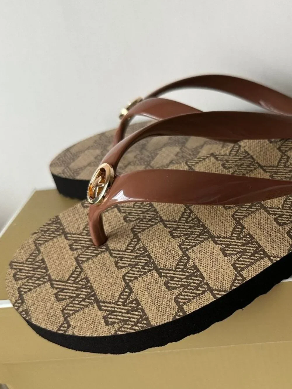 NIB MICHAEL KORS LOGO ALLOVER FLIP FLOPS NEW COLORS FROM 2026 Size 9 & 10